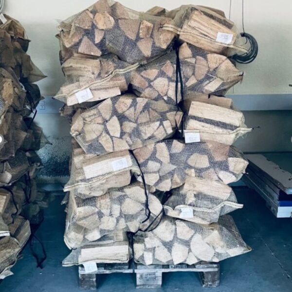 Palle m. 30 stk. brænde sække